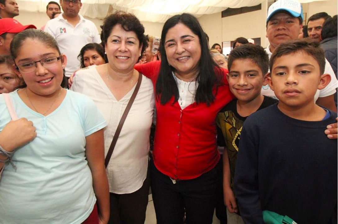 Cientos de mujeres respaldan a Anabel Alvarado